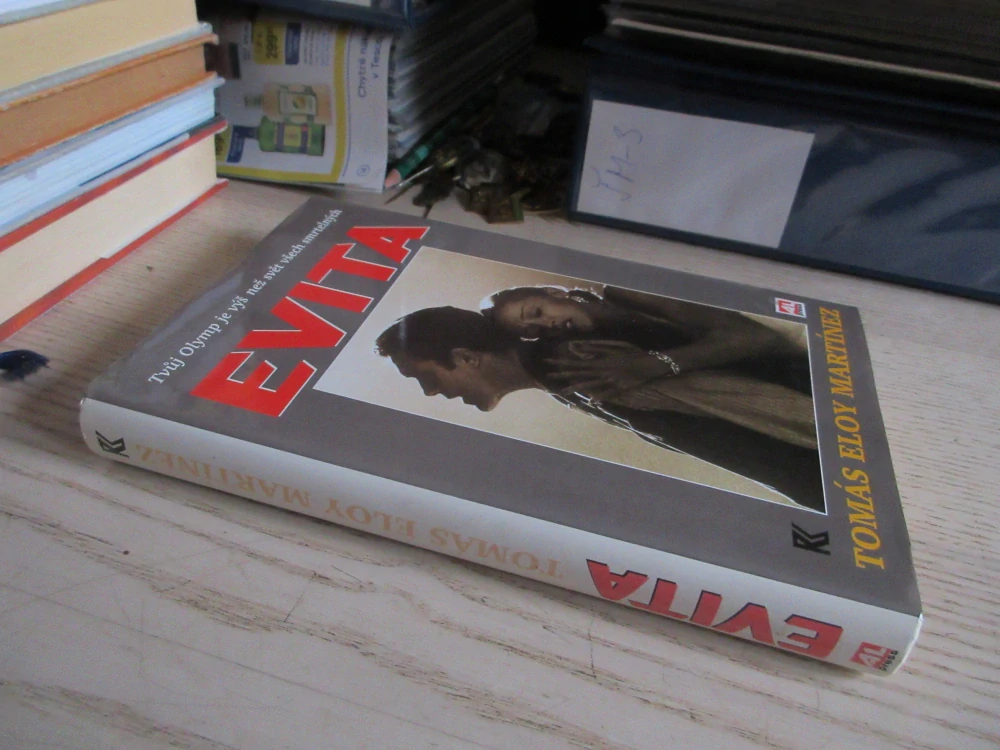 EVITA, MADDONA, TOMÁS ELOY MARTÍNEZ, **an 