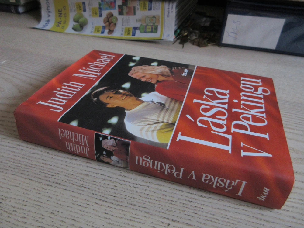 LÁSKA V PEINGU, JUDITH MICHAEL, **an 