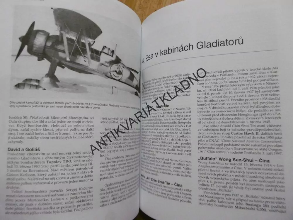 BOJOVÉ LEGENDY, GLOSTER GLADIATOR, PEJČOCH, **an