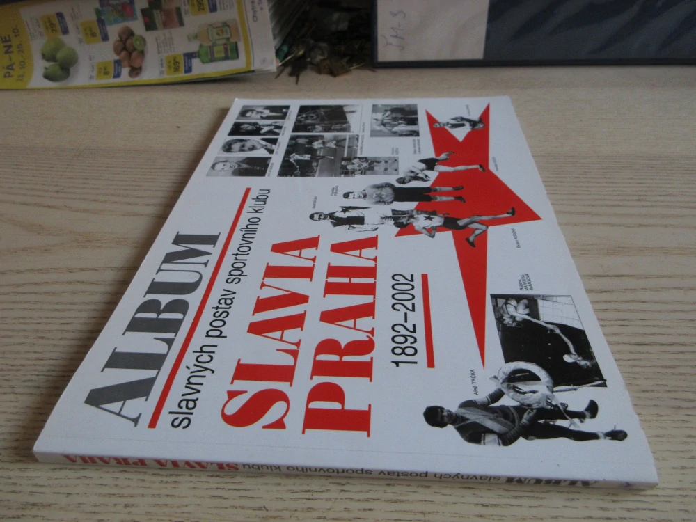 ALBUM SLAVNÝCH POSTAV SPORTOVNÍHO KLUBU SLAVIA PRAHA 1892-2002, VLADIMÍR ZÁPOTOCKÝ, **an