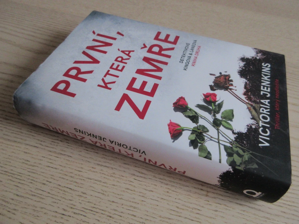 PRVNÍ, KTERÁ ZEMŘE, 2. DÍL, VICTORIA JENKINS, **an