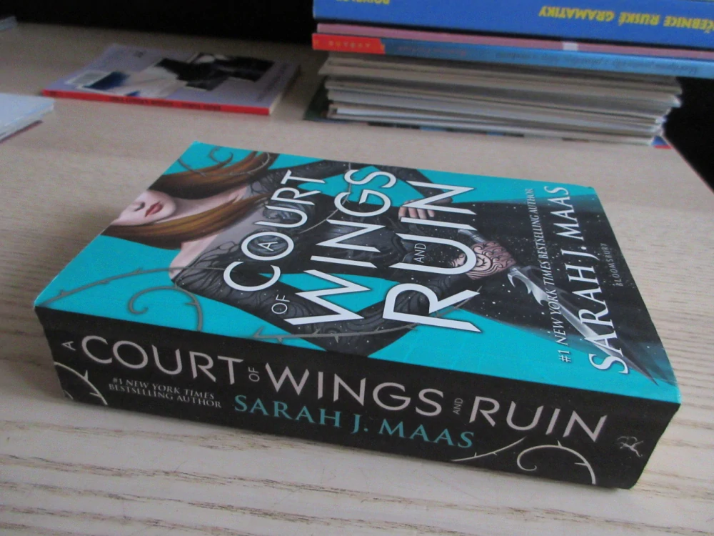 A COURT OF WINGS AND RUIN, SARAH J. MAAS, **an