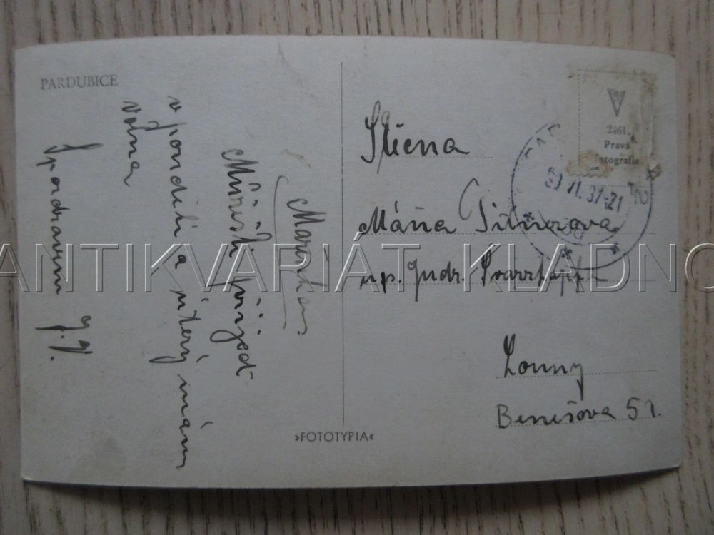 PARDUBICE CELKOVÝ POHLED NA, OBCHOD BAŤA, KOSTEL, AUTA - VETERÁNY, OKRES PARDUBICE, POHLEDNICE 1903