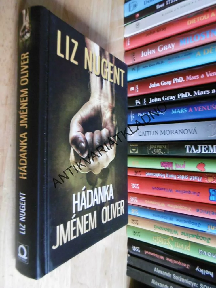 HÁDANKA JMÉNEM OLIVER, LIZ NUGENT