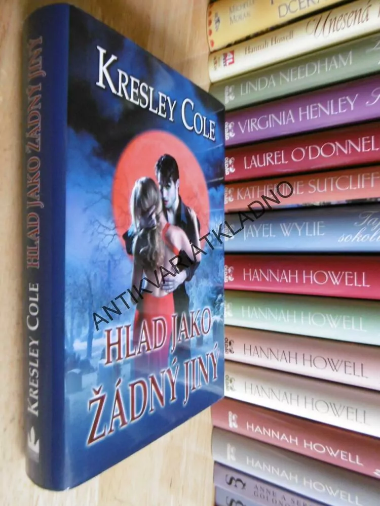 HLAD JAKO ŽÁDNÝ JINÝ, KRESLEY COLE
