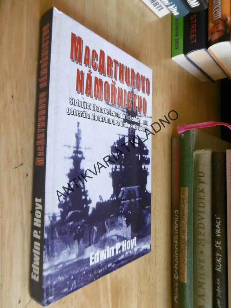 MACARTHUROVO NÁMOŘNICTVO, EDWIN P. HOYT, **an