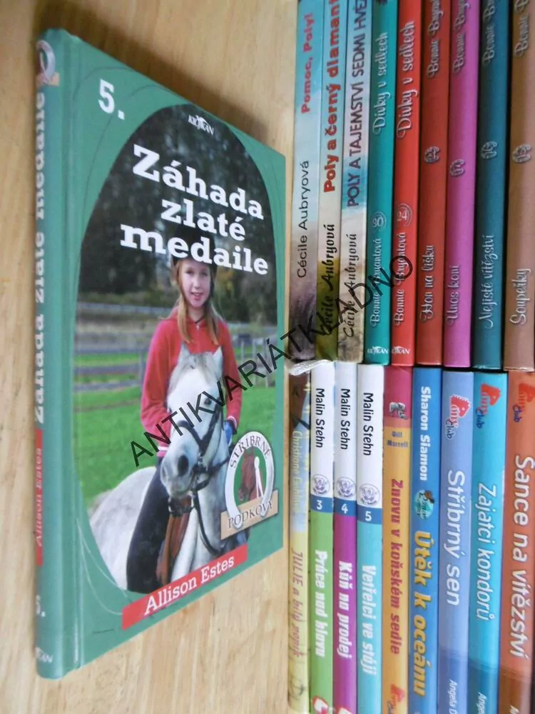 ZÁHADA ZLATÉ MEDAILE, ALLISON ESTES