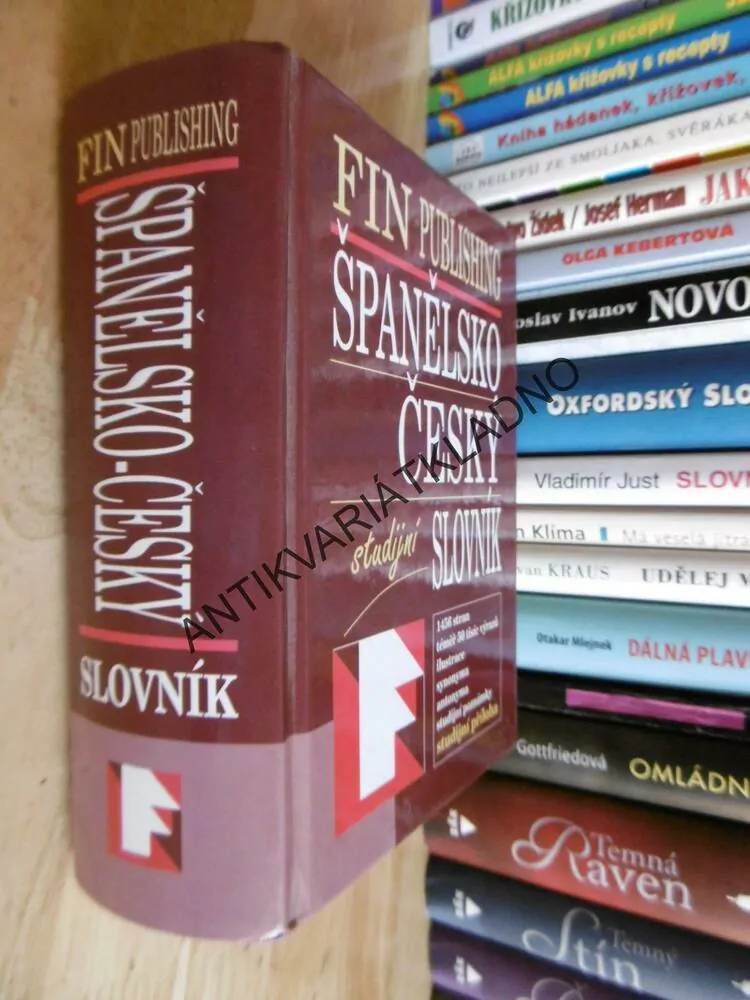 ŠPANĚLSKO ČESKÝ STUDIJNÍ SLOVNÍK, 1456 STRAN, TÉMĚŘ 50 TISÍC VÝRAZŮ