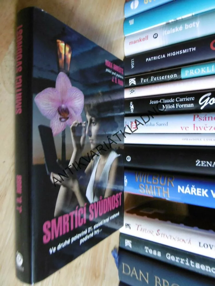 SMRTÍCÍ SVŮDNOST, J.D ROBB, NORA ROBERTSOVÁ, **an