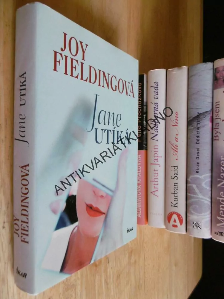 JANE UTÍKÁ, JOY FIELDINGOVÁ