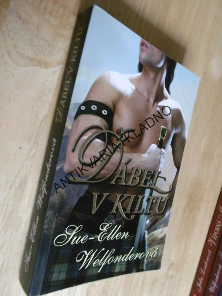 ĎÁBEL V KILTU, SUE-ELLEN WELFONDEROVÁ