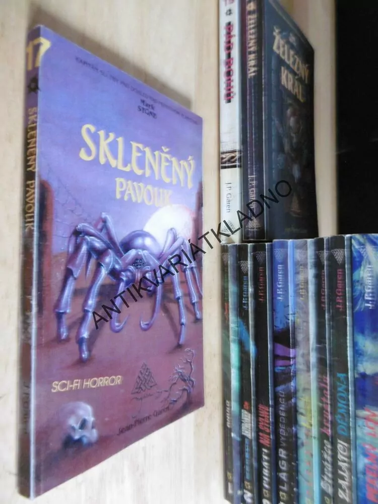 MARK STONE 17 - SKLENĚNÝ PAVOUK, GAREN, **an