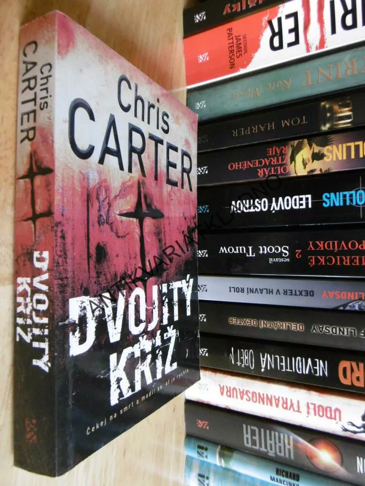 DVOJITÝ KŘÍŽ, CHRIS CARTER, **an