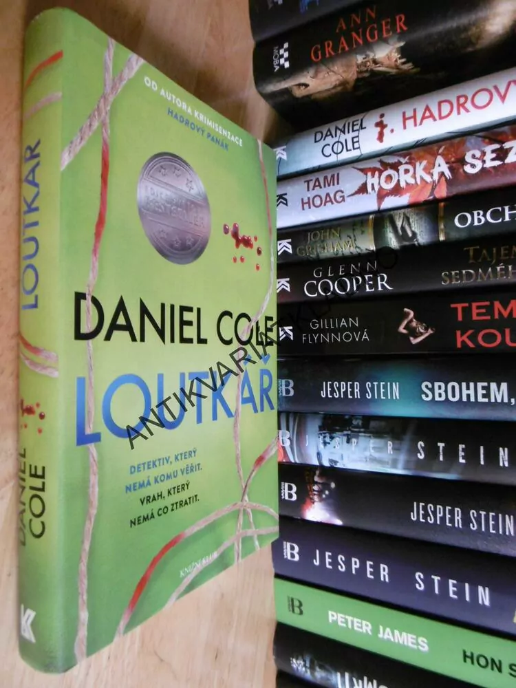 LOUTKÁŘ, DANIEL COLE, BESTSELLER, **an