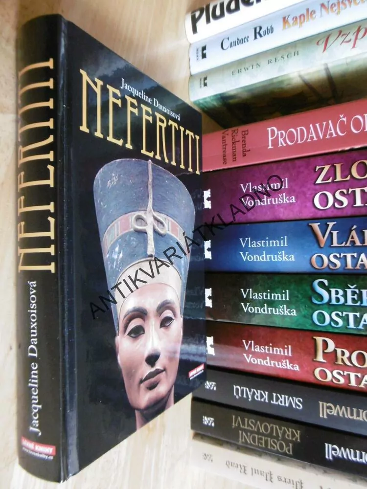 NEFERTITI, JACQUELINE DAUXOISOVÁ, **an