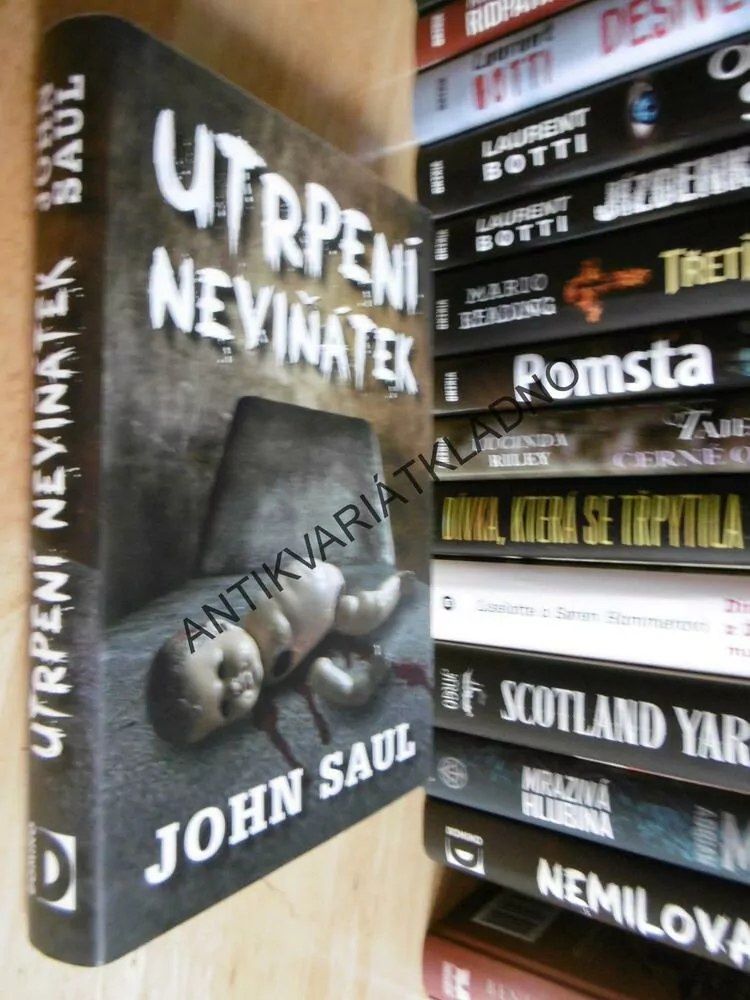 UTRPENÍ NEVIŇÁTEK, JOHN SAUL, **an
