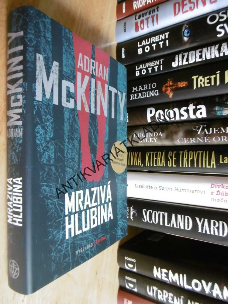 MRAZIVÁ HLUBINA, ADRIAN MCKINTY, 