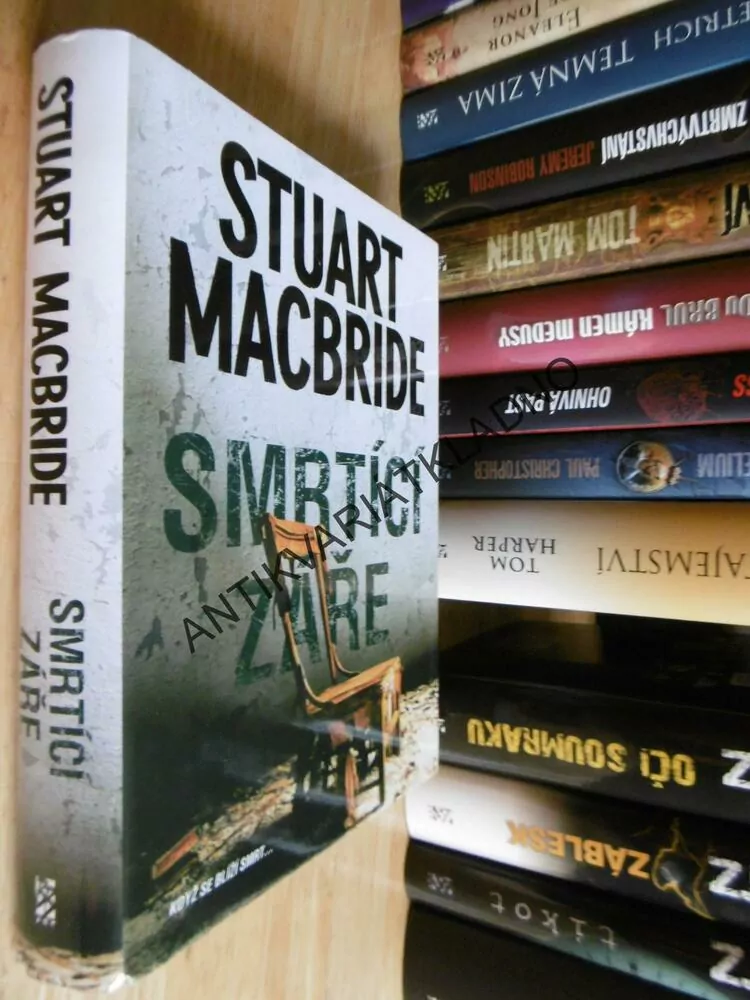 SMRTÍCÍ ZÁŘE, STUART MACBRIDE, **an