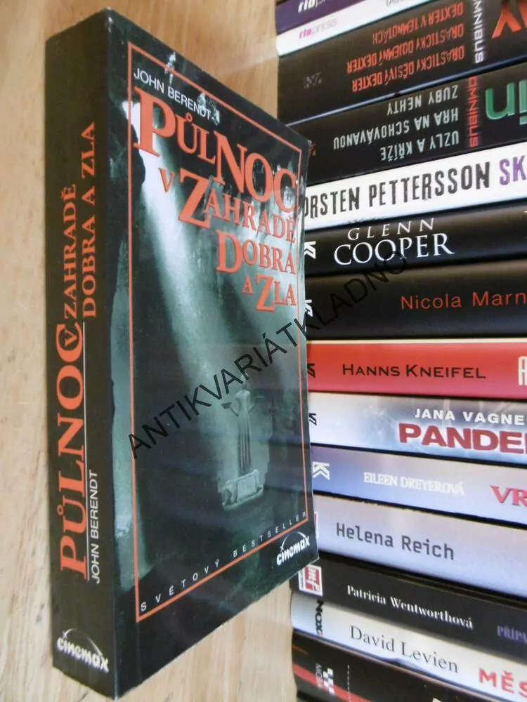 PŮLNOC V ZAHRADĚ DOBRA A ZLA, JOHN BERENDT, **an
