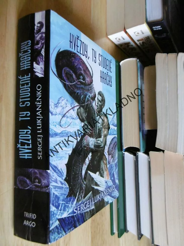 HVĚZDY, TY STUDENÉ HRAČKY, SERGEJ LUKJANĚNKO, **an