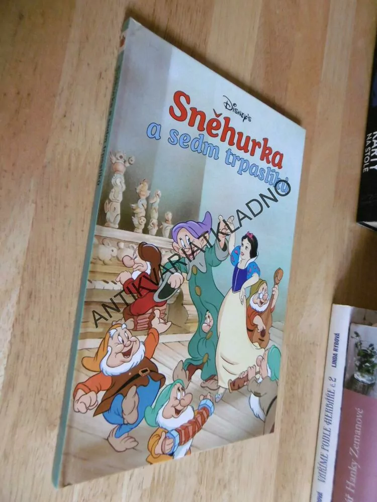 SNĚHURKA A SEDM TRPASLÍKŮ, WALT DISNEY, **an