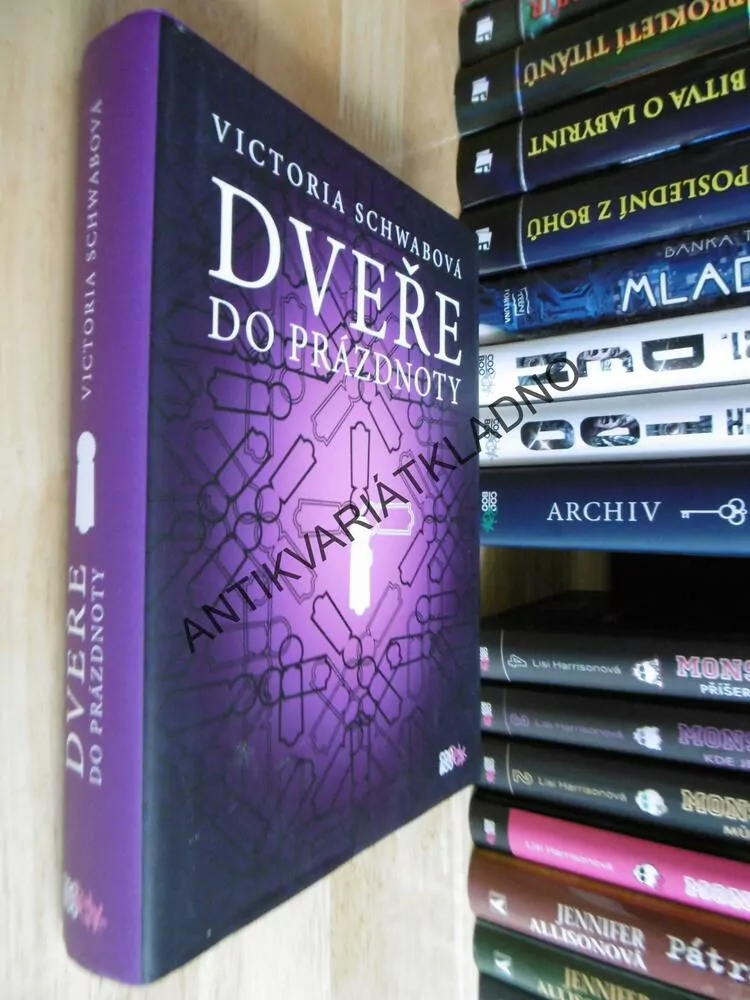 DVEŘE DO PRÁZDNOTY, VICTORIA SCHWABOVÁ, **an