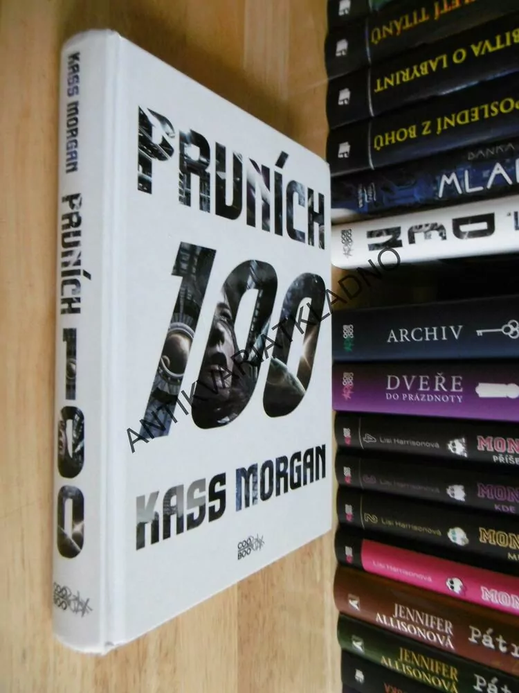 PRVNÍCH 100, KASS MORGAN, 