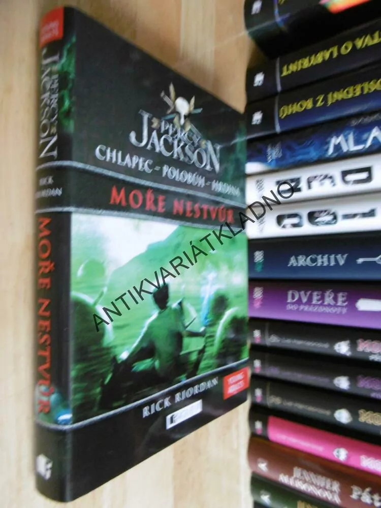 PERCY JACKSON, MOŘE NESTVŮR, RICK RIORDAN,