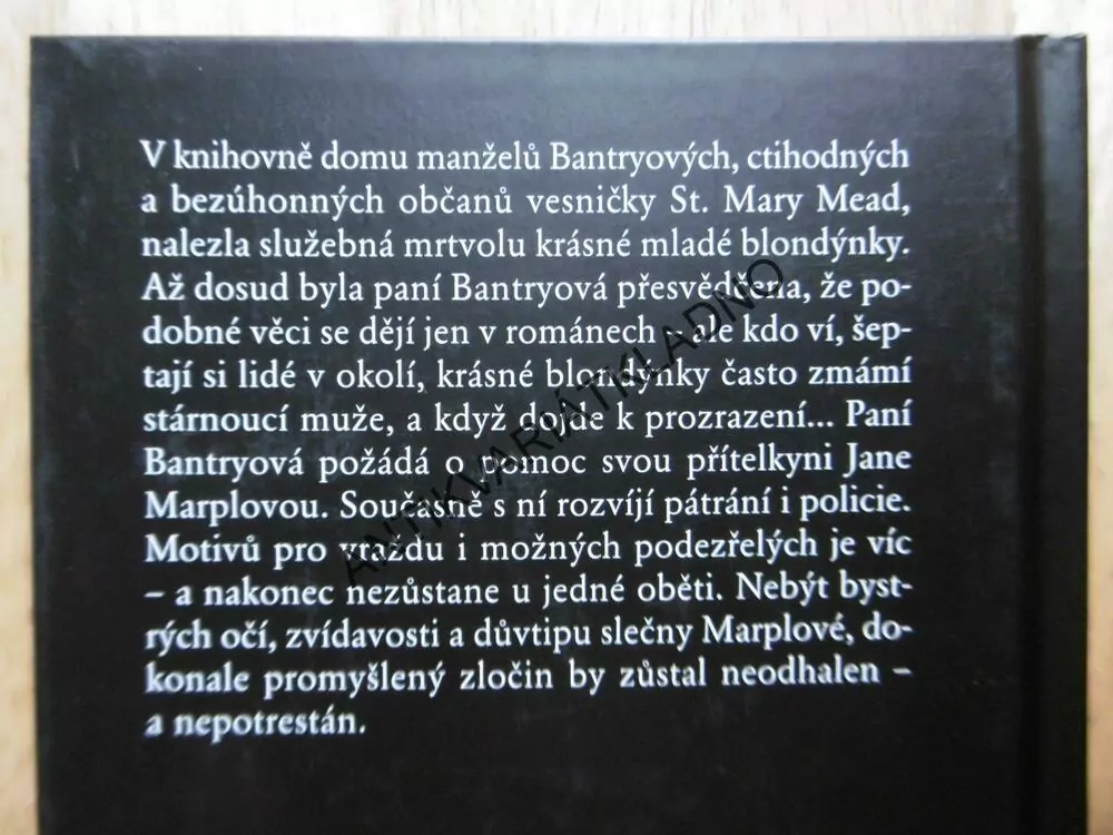 MRTVÁ V KNIHOVNĚ, AGATHA CHRISTIE, **an