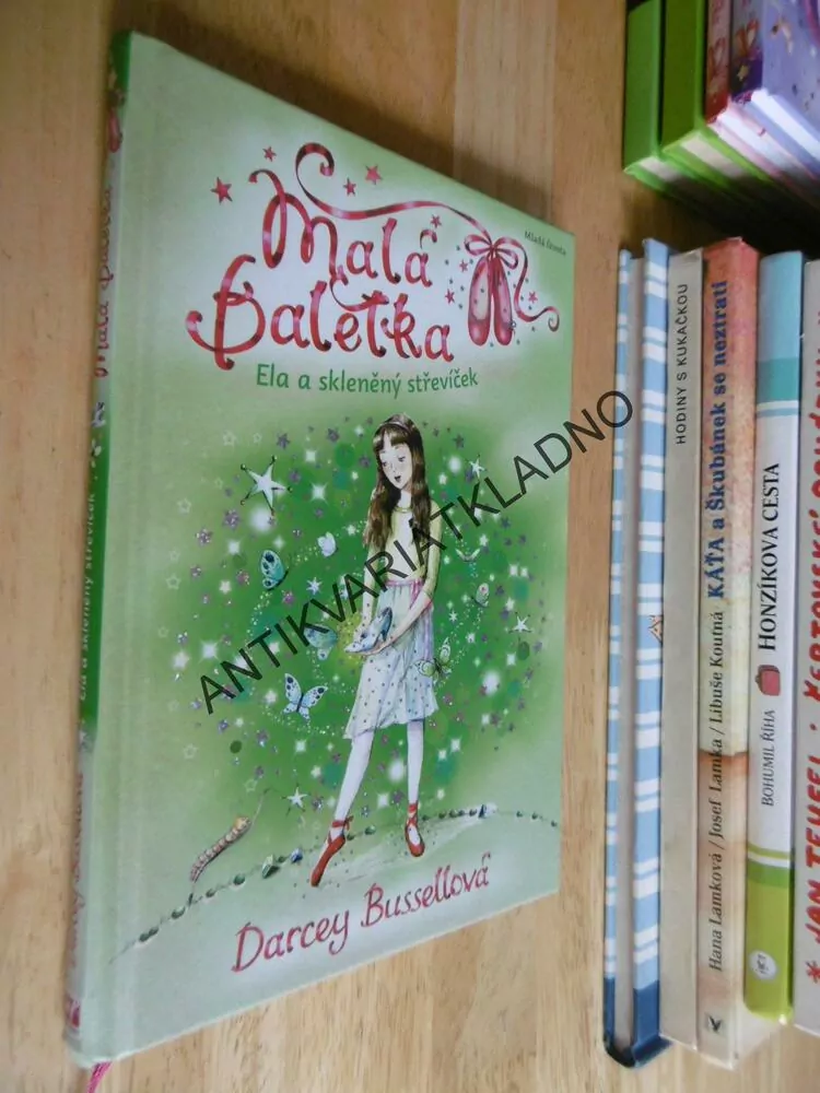 MALÁ BALETKA, ELA A SKLENĚNÝ STŘEVÍČEK, DARCEY BUSSELLOVÁ, **an