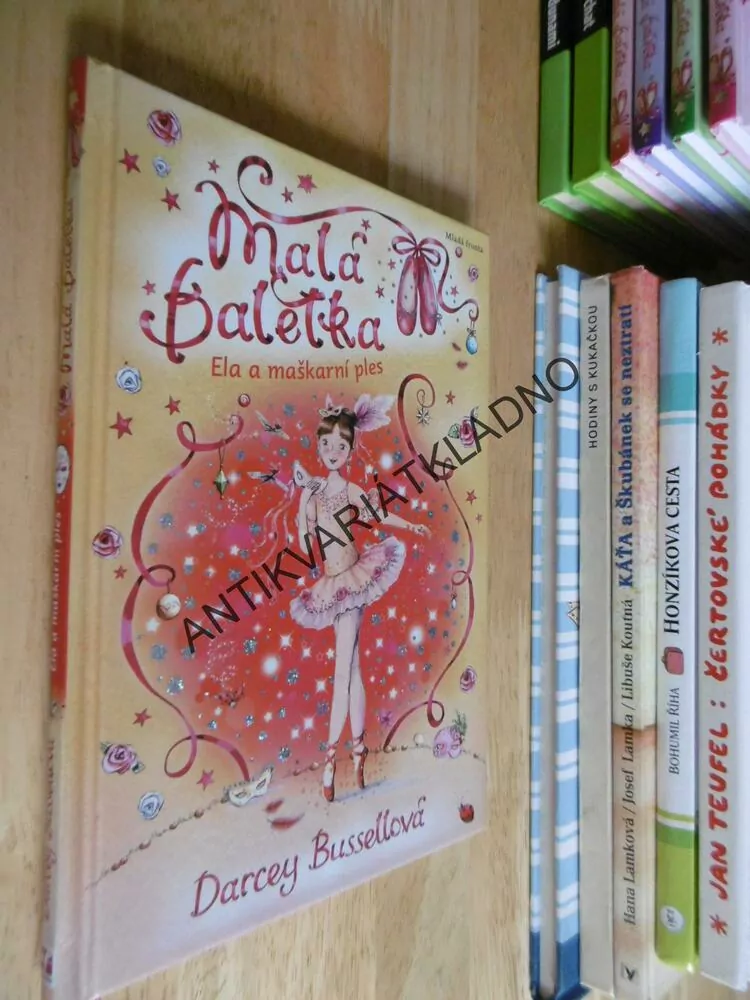 MALÁ BALETKA, ELA A MAŠKARNÍ PLES, DARCEY BUSSELLOVÁ, **an