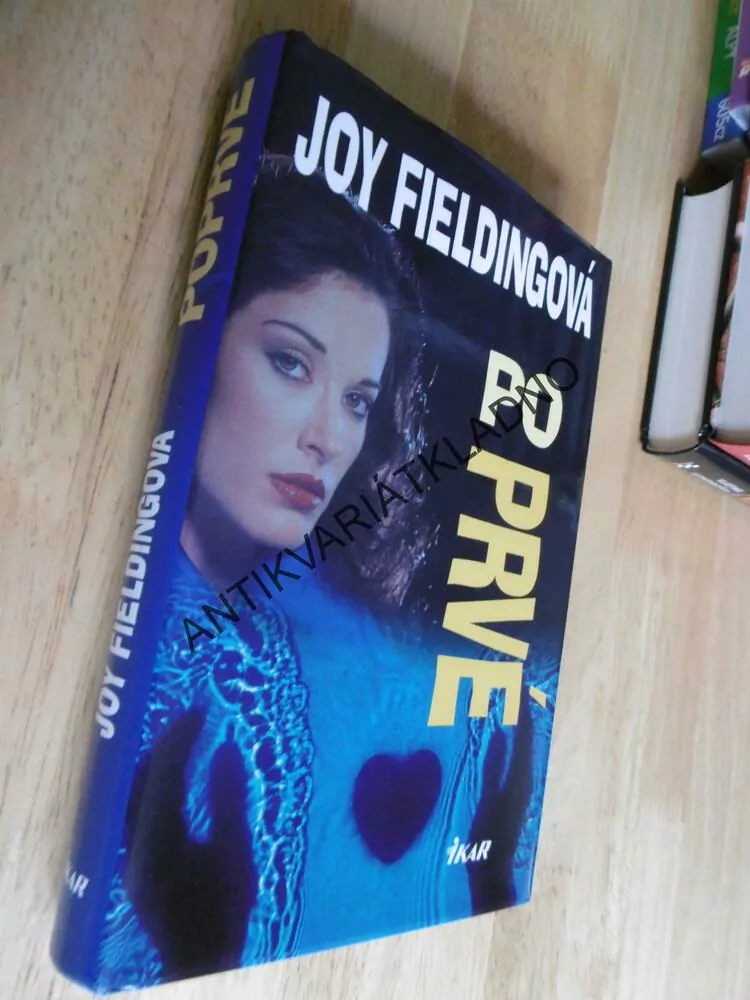 POPRVÉ, JOY FIELDINGOVÁ, **an