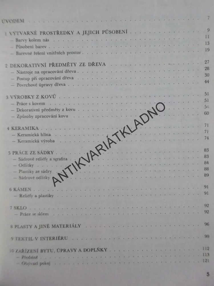 DEKORATIVNÍ ÚPRAVY V BYTĚ, MĚŠŤAN,  1988, **an