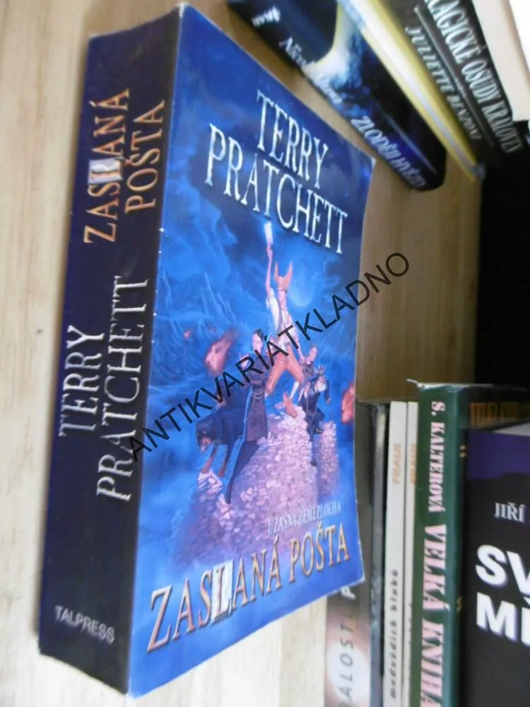 ZASLANÁ POŠTA, ÚŽASNÁ ZEMĚPLOCHA, TERRY PRATCHETT