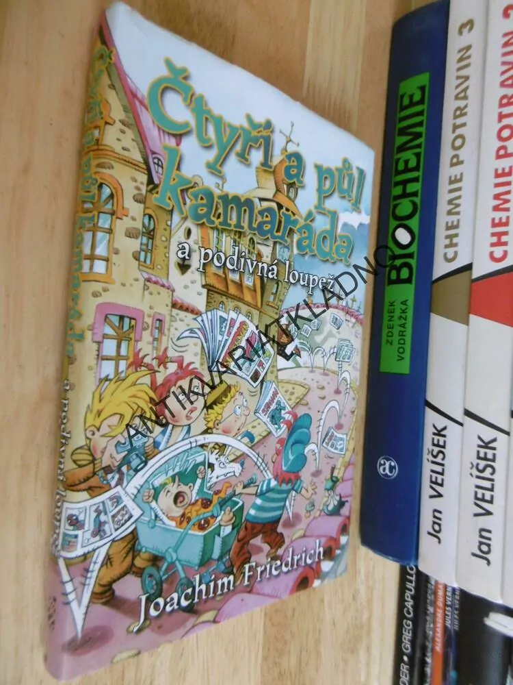 ČTYŘI A PŮL KAMARÁDA A PODIVNÁ LOUPEŽ, JOACHIM FRIEDRICH, PÁV, **an