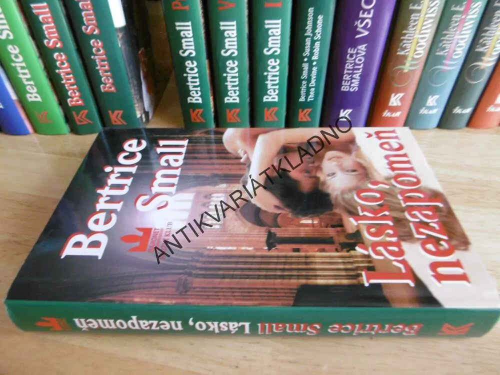 LÁSKO, NEZAPOMEŇ, BERTRICE SMALL, **an