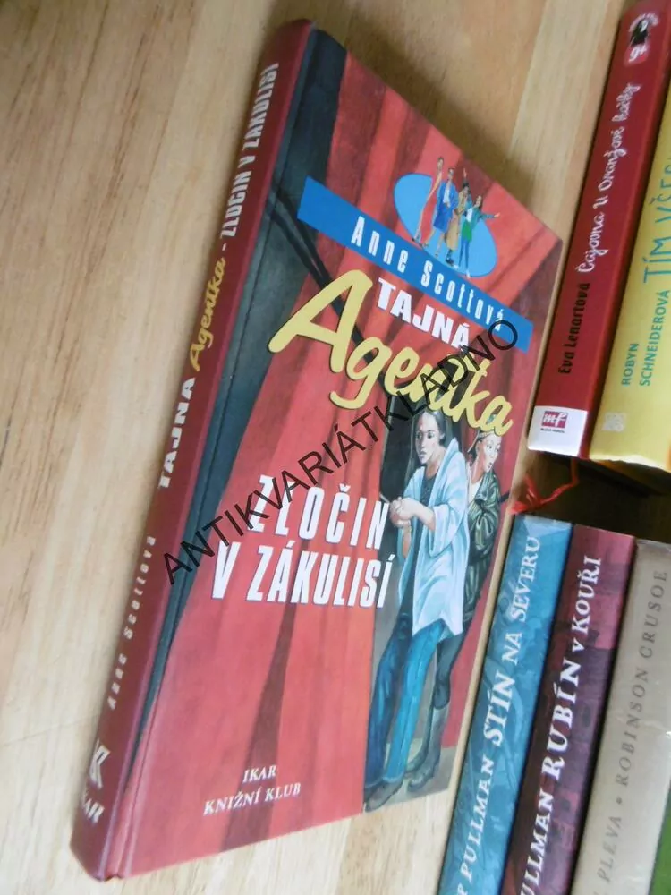 TAJNÁ AGENTKA, ZLOČIN V ZÁKULISÍ, ANNE SCOTTOVÁ, **an
