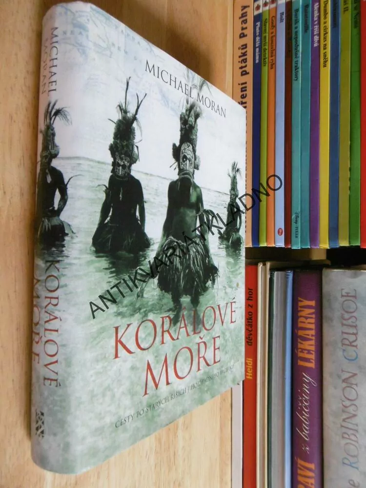 KORÁLOVÉ MOŘE, MICHAEL MORAN, **an