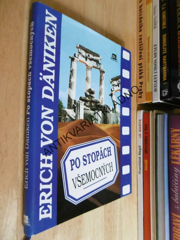 PO STOPÁCH VŠEMOCNÝCH, ERICH VON DÄNIKEN, **an