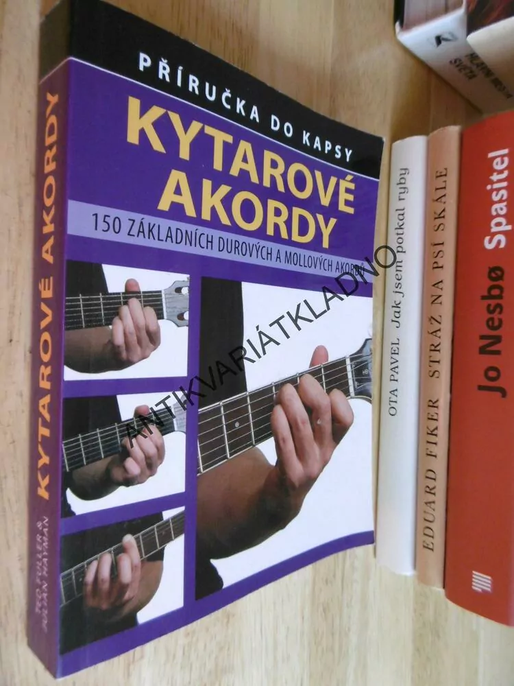 KYTAROVÉ AKORDY, PŘÍRUČKA DO KAPSY, 150 ZAKLADNÍCH DUROVÝCH A MOLLOVÝCH AKORDŮ