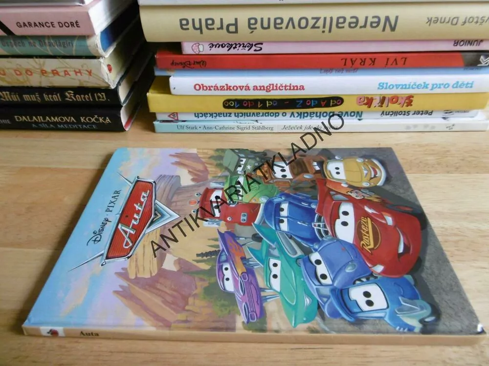 AUTA, WALT DISNEY PIXAR, **an