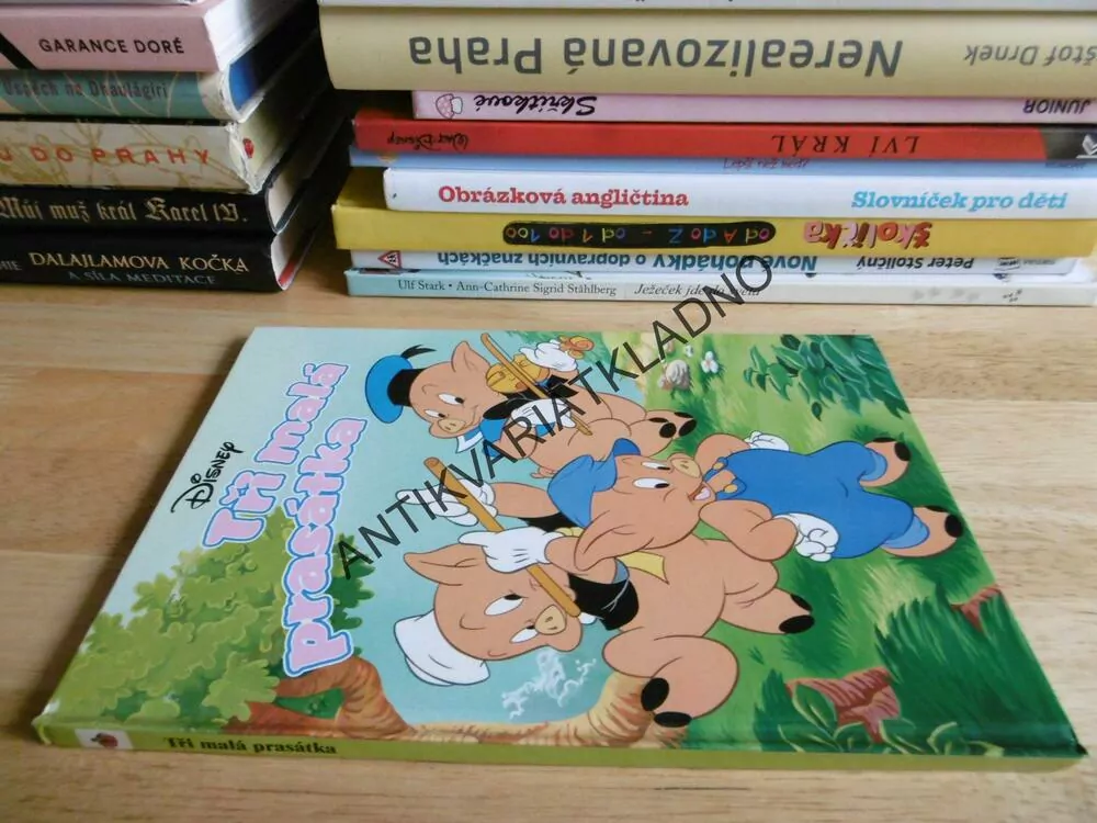 TŘI MALÁ PRASÁTKA, WALT DISNEY, **an