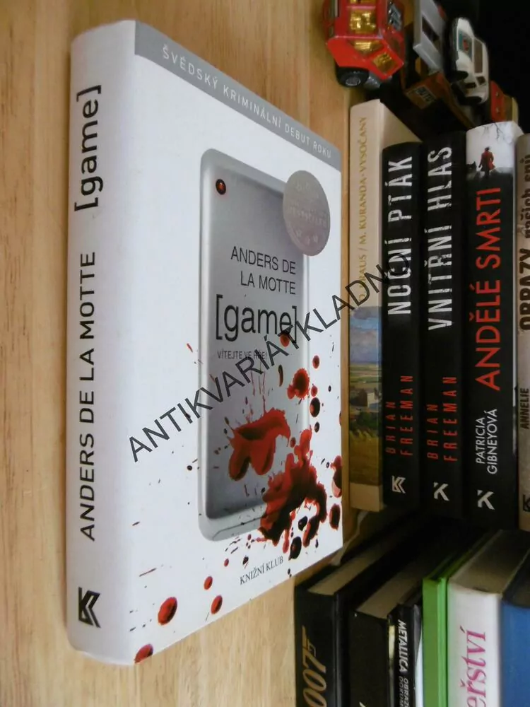 GAME, VÍTEJTE VE HŘE, ANDERS DE LA MOTTE, **an