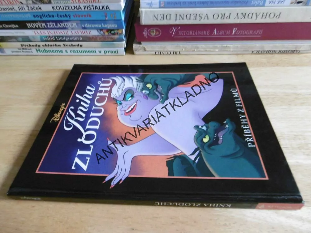 KNIHA ZLODUCHŮ, PŘÍBĚHY Z FILMŮ DISNEY, **an