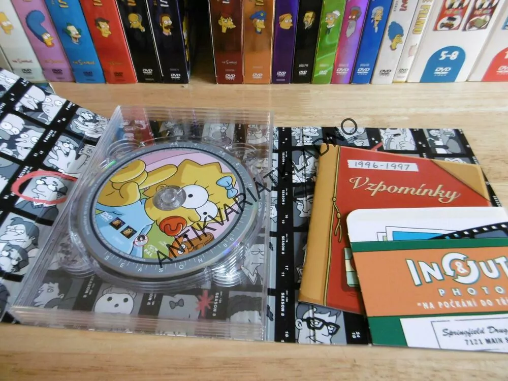 SIMPSONOVI, KOMPLETNÍ OSMÁ SÉRIE, 3 DVD FILM