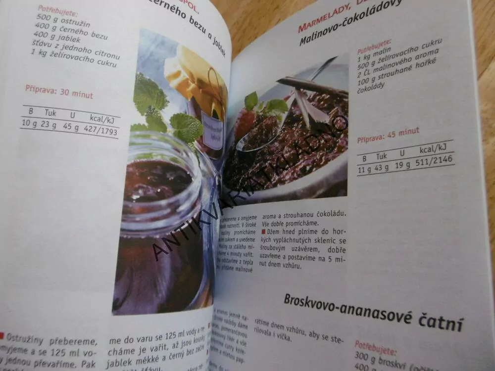 LETNÍ OVOCE V KUCHYNI, 110 RECEPTŮ, KUCHAŘKA, **an