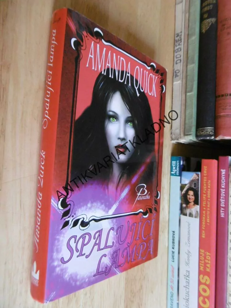 SPALUJÍCÍ LAMPA, AMANDA QUICK