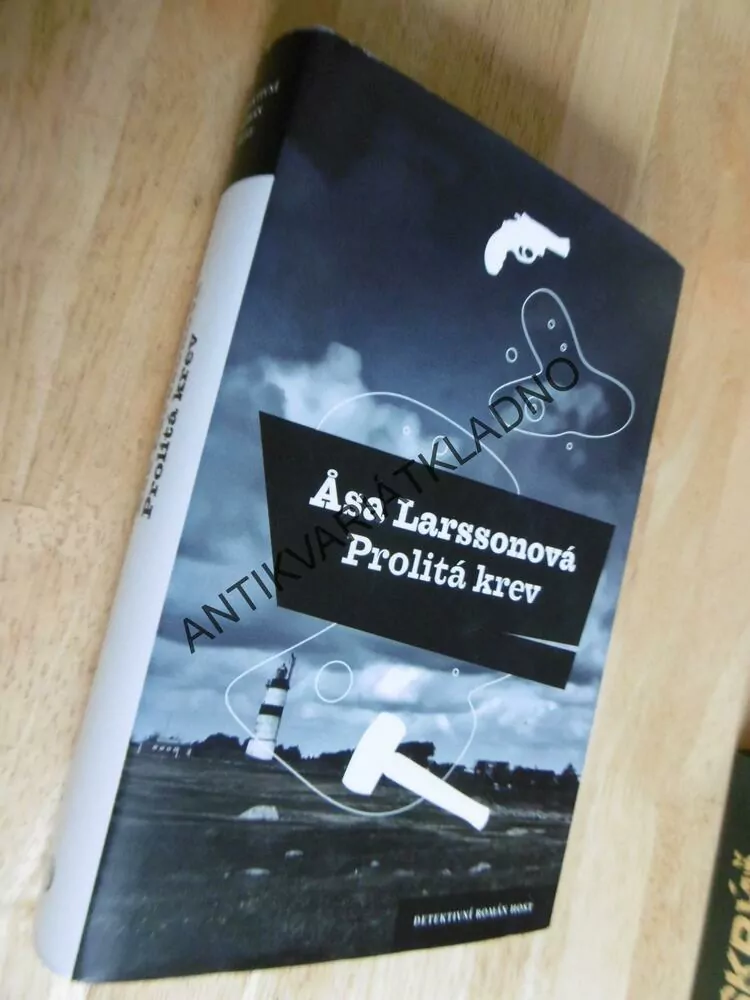 PROLITÁ KREV, ASA LARSSONOVÁ, **an