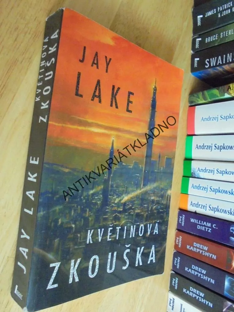 KVĚTINOVÁ ZKOUŠKA, JAY LAKE, **an