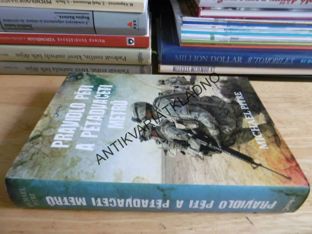 PRAVIDLO PĚTI A PĚTADVACETI METRŮ, MICHAEL PITRE, **an